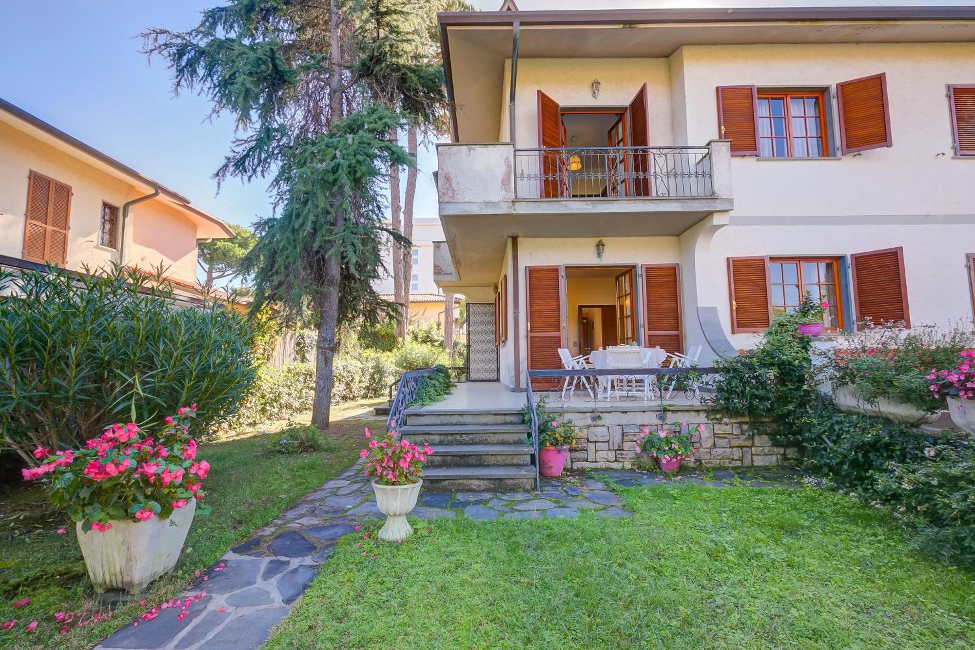 Casa Maddalena Al Mare 600M From Sea - Happy Rentals Marina di Pietrasanta Εξωτερικό φωτογραφία